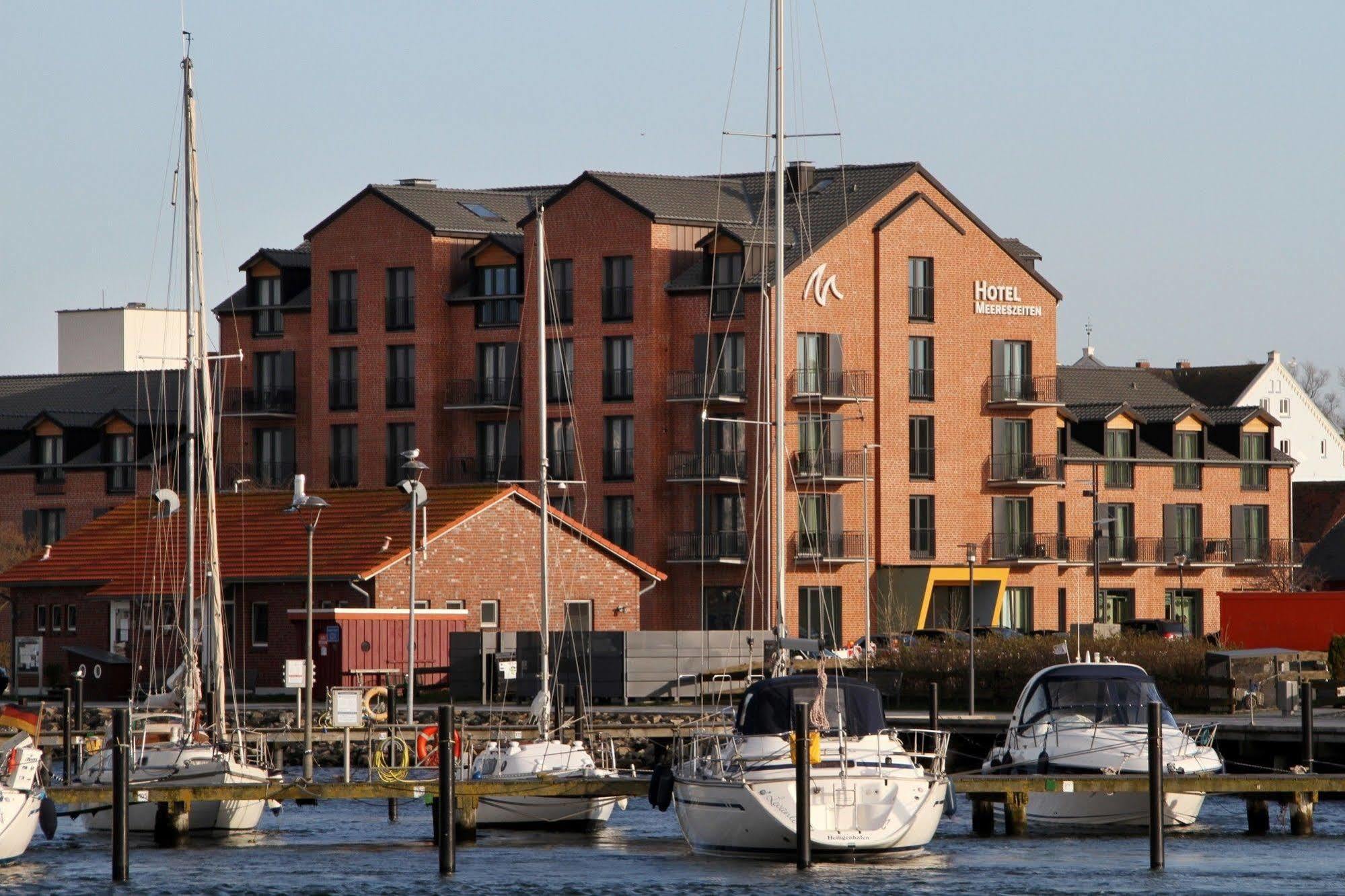 Hafenhotel Meereszeiten Heiligenhafen Exterior photo